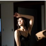 足立梨花、美尻大胆露出の「FRIDAY」オフショットに歓喜の声ぞくぞく