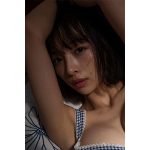『エルビス』出演の華村あすか、最新写真集で大胆露出