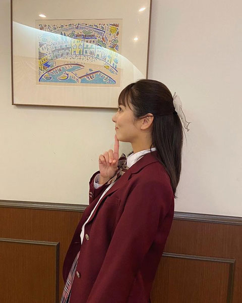 【ブルーバースデー】石川恋の制服ショットに「可愛い過ぎる」「めっちゃ似合ってる」と歓喜の声