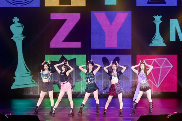 ITZY、ミニスカ衣装で初の単独日本公演を成功！秋にJAPAN 1st Albumリリースを緊急発表