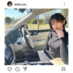 けんけん、キワドいが過ぎる肌見せボディスーツをセクシーに見せつけ！