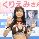 くりえみ、胸元開きのミニスカバレンタイン衣装で愛をお届け
