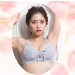 桃月なしこ、ランジェリー姿の脱ぎかけショットで魅せる透明美ボディ！