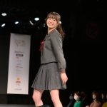 【写真特集】中島瑠菜さん、「制服アワード」でグレーのセーラー服を着こなしにっこりスマイル＜第10回日本制服アワード＞