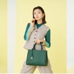 岡崎紗絵、『春への移ろい』をテーマにしたスプリングルックが公開