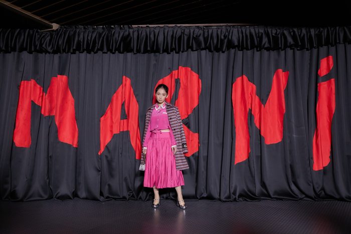 吉岡里帆、「マルニ」のファッションショーでピンクのセットアップを可憐に披露＜MARNI FALL WINTER 2023 FASHION SHOW IN TOKYO＞