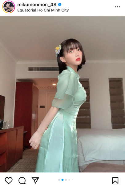 HKT48・田中美久、アオザイ衣装でベトナム満喫！