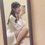 雪平莉左、美脚がまぶしい純白ミニスカコーデに歓喜の声！