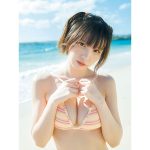 えなこ、ふんわりバスト全開のグラビア披露