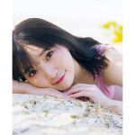 声優・豊田萌絵、水着姿で沖縄でのひとときを満喫＜週刊プレイボーイ＞