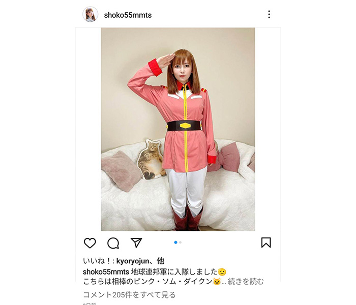 中川翔子、「ガンダム」の制服コスプレで敬礼！「地球連邦軍に入隊しました」