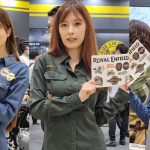 【写真特集】美女コンパニオンがROYAL ENFIELD(ロイヤルエンフィールド)ブースに登場! <第50回東京モーターサイクルショー>