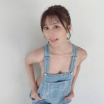 小日向ゆか、素肌にサロペットの大胆コーデでファンを悩殺！！