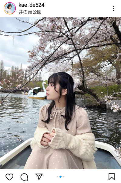 葉山かえで（MyDearDarlin’）、水上から見上げる満開の桜の中、春らしいお花見デートコーデ披露にファン歓喜！