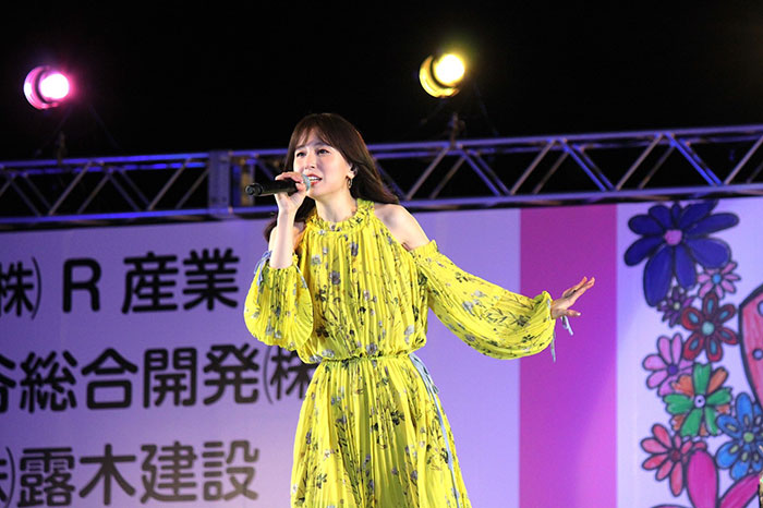May J.、横浜花博予定地で行われた「フラワーフェス2023」でスペシャルライブに出演