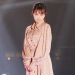 新田さちか、笑顔満開の「関コレ」ランウェイてくてく歩きにファンキュン！＜KANSAI COLLECTION 2023 S/S＞