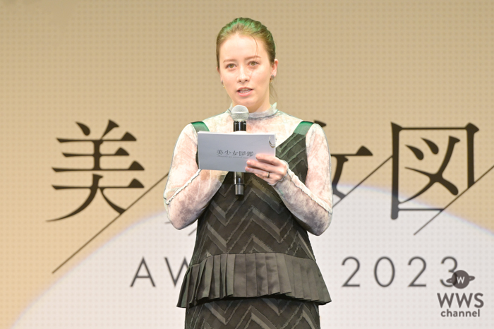 ドーキンズ英里奈、MCとして授賞式に登壇＜美少女図鑑AWARD 2023＞