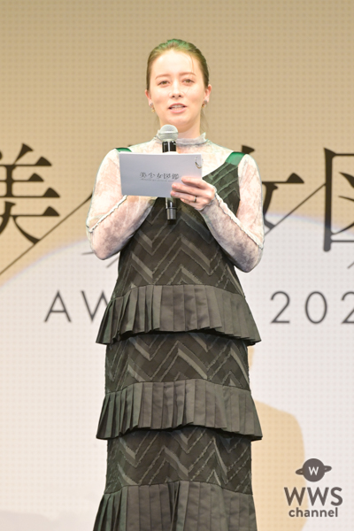 ドーキンズ英里奈、MCとして授賞式に登壇＜美少女図鑑AWARD 2023＞