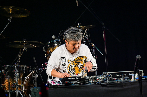 【ライブレポート】DJダイノジが「サムライソニック」に登場！常にクライマックスのノンストッププレイにTDC熱狂＜SAMURAI SONIC vol.4＞