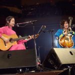 【写真特集】藤原さくらとReiがギターを片手にセッション＜ギタージャンボリー2023＞