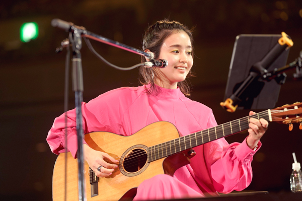 【写真特集】藤原さくらとReiがギターを片手にセッション＜ギタージャンボリー2023＞