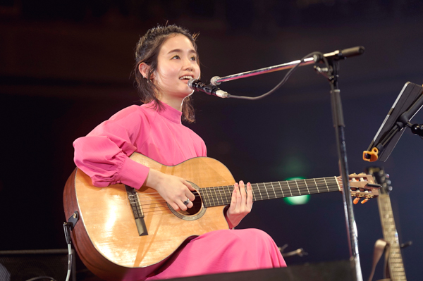 【写真特集】藤原さくらとReiがギターを片手にセッション＜ギタージャンボリー2023＞