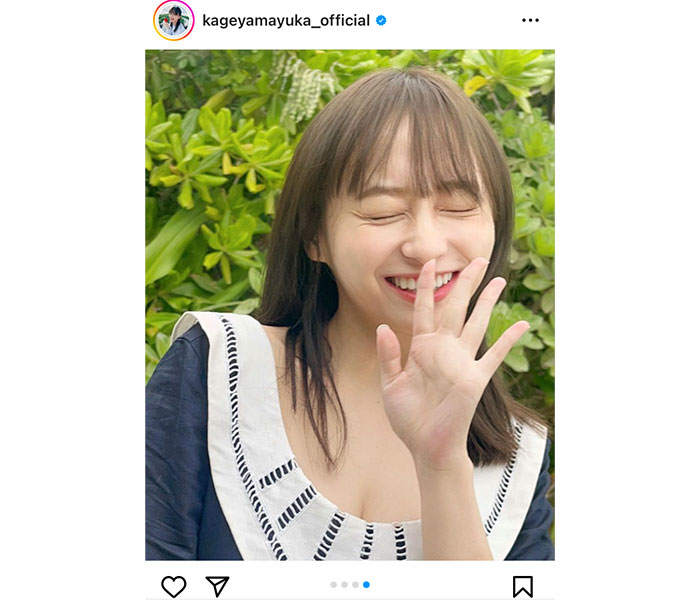 日向坂46・影山優佳、とっておきの紺色ワンピースを着たオフショット公開