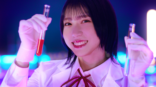 AKB48、メンバーの学生時代を追体験する新曲『どうしても君が好きだ』MVが公開！