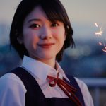 AKB48、メンバーの学生時代を追体験する新曲『どうしても君が好きだ』MVが公開!