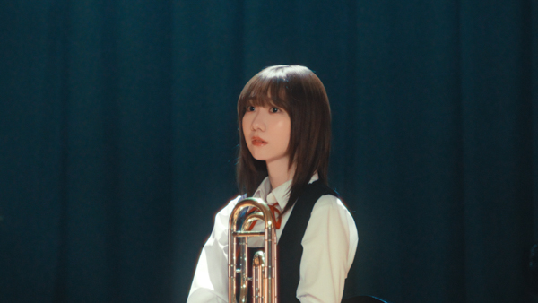 AKB48、メンバーの学生時代を追体験する新曲『どうしても君が好きだ』MVが公開！