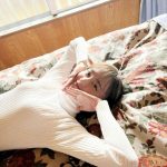 日向坂46・影山優佳、タートルネック姿でダブルピース！写真集発売を告知