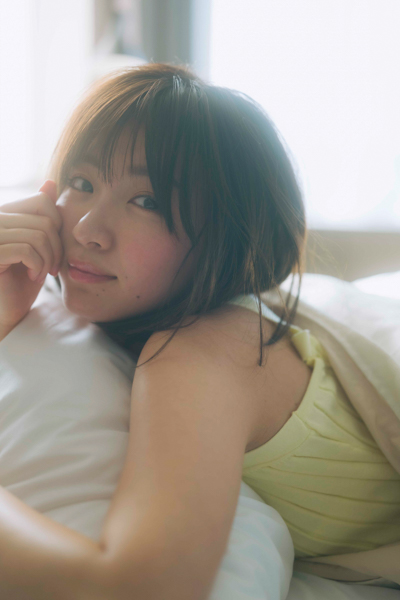 岡崎紗絵、彼女感や大人っぽさで魅せる初カレンダーから未公開カット5枚が解禁！