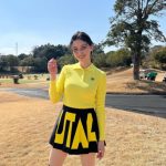 橋本マナミ、ミニスカゴルフウェアで太ももチラリ