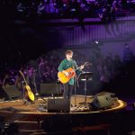 ポルノグラフィティ・岡野昭仁、『サウダージ』、『ハネウマライダー』など名曲を弾き語り＜ギタージャンボリー2023＞