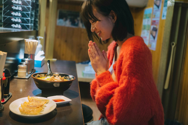 岡崎紗絵、彼女感や大人っぽさで魅せる初カレンダーから未公開カット5枚が解禁！