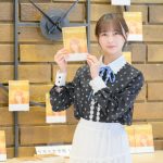 鈴原りこ、かき上げセクシーな横顔で悩殺