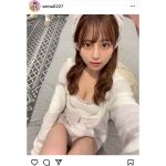 竹内星菜、胸チラ×生脚×上目遣いの3点セットで悩殺！