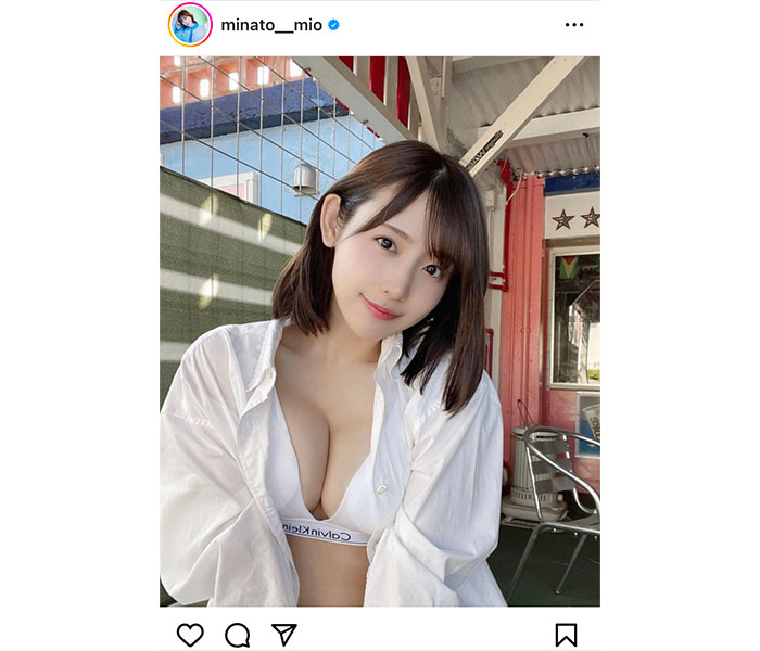 #ババババンビ・水湊みお、シャツ越し胸チラショットで釘付けに！