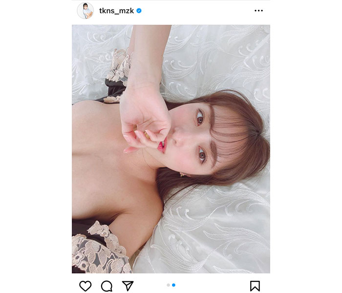 高梨瑞樹、写り込む美バストのギリギリラインで妄想掻き立てる！