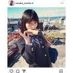 上坂すみれ、『いにしえ系』な制服パン食べショット大公開！
