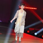 【写真特集】佐藤かれん、「関コレ」でデコルテあらわなシースルー衣装でランウェイ！＜KANSAI COLLECTION 2023 S/S＞