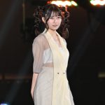 【写真特集】佐藤かれん、「関コレ」でデコルテあらわなシースルー衣装でランウェイ！＜KANSAI COLLECTION 2023 S/S＞