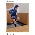 コスプレイヤー・えなこ、ミニスカ制服コスチュームでおうちに帰宅！？