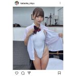 片岡未優、ブラウスはだけた限界ハイレグ水着で瞬殺