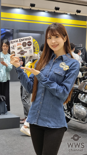 【写真特集】美女コンパニオンがROYAL ENFIELD(ロイヤルエンフィールド)ブースに登場！ ＜第50回東京モーターサイクルショー＞