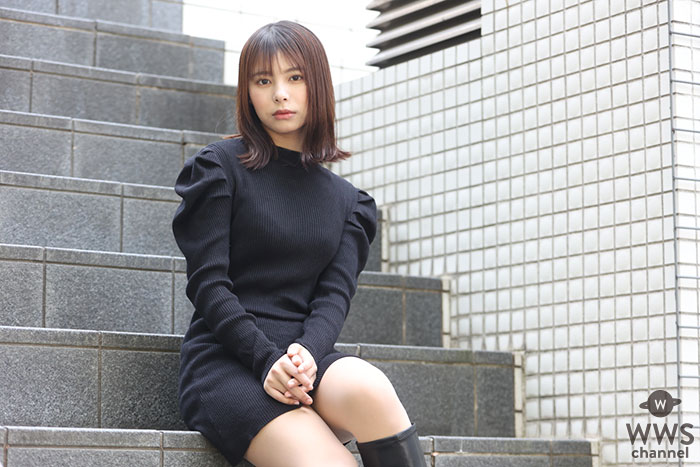 【動画】女優・宮崎あみさがクールな黒ワンピで美脚アピール！ファッションのこだわり、4/30近代麻雀水着祭ゲストMC出演への意気込み語る！