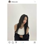 LE SSERAFIM・宮脇咲良、美腹筋チラ見せなセクシーコーデを披露！「美しい」「イチコロです」とファン歓喜