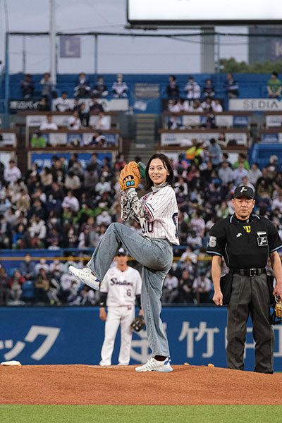 工藤綾乃、自身6回目となる始球式に登場