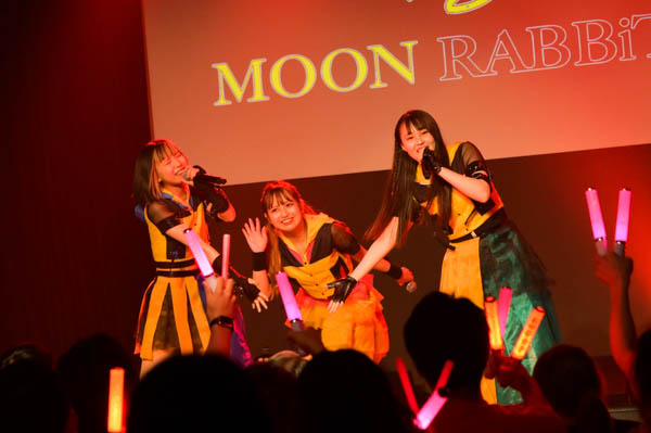 【ライブレポート】国内とアジアで大人気！ロック系アイドルMOONRABBiTS・北野真衣の生誕祭が開催！