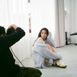 足立梨花、肩出し・美脚出しヘルシーボディ惜しみなく披露！